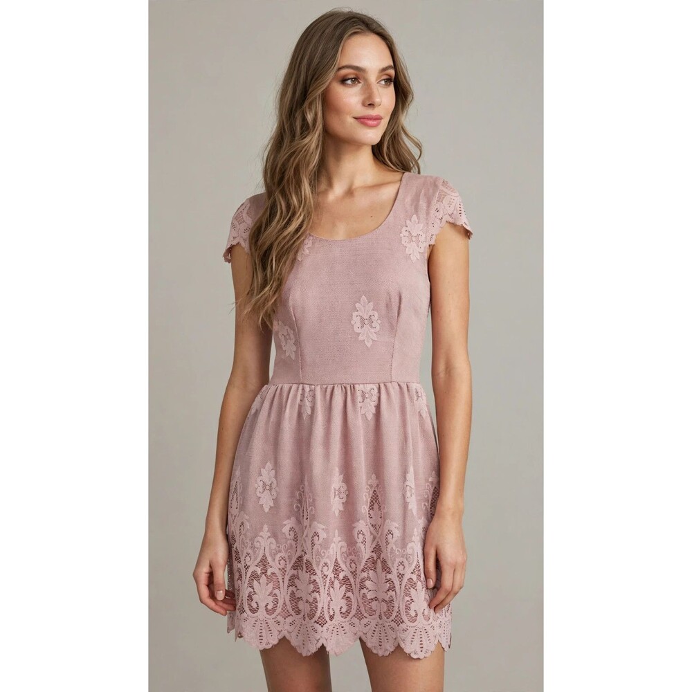 Love, Fire Womens XS Mauve Lace Fit & Flare Dress Cap Sleeve Scalloped FLAW